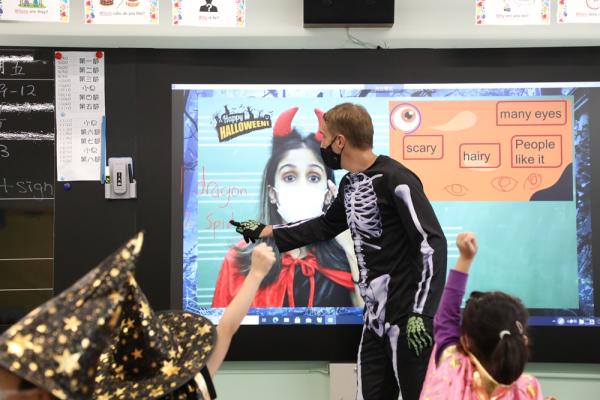 Students enjoy answering the spooky riddle games in the live show.