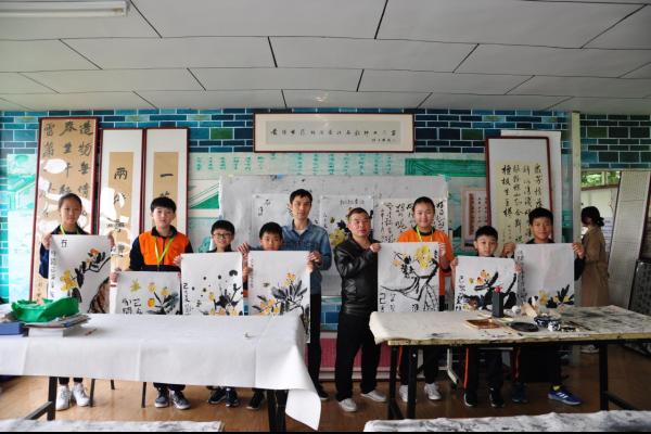 由貴陽市藝術工作室名師指導繪畫國畫。