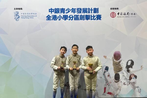 全港小學分區劍擊比賽九龍東區 男子 花劍 甲組 冠軍 羅皓軒九龍東區 男子 花劍 甲組 亞軍 6A吳浩彥九龍東區 男子 花劍 甲組 季軍 黃智謙