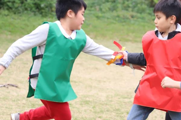 「扯尾巴」遊戲，考考學生的反應。