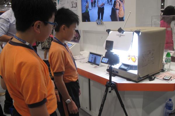 體驗3D拍攝與錄像器材的用法。