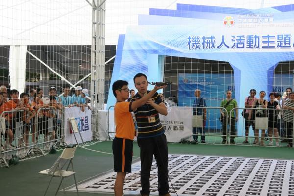 親身體驗一下無人機的操作。