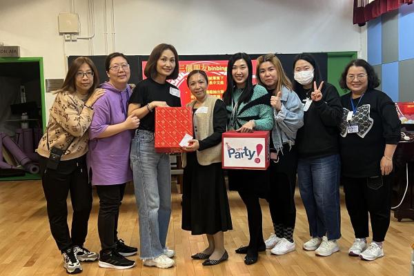 Many parents won gifts carefully selected by the PTA committee members in the lucky draw – adding even more joy to the occasion! Besides games, how could we miss out on good food? Many thanks to the PTA committee members for preparing a plentiful selection of delicious catering snacks.