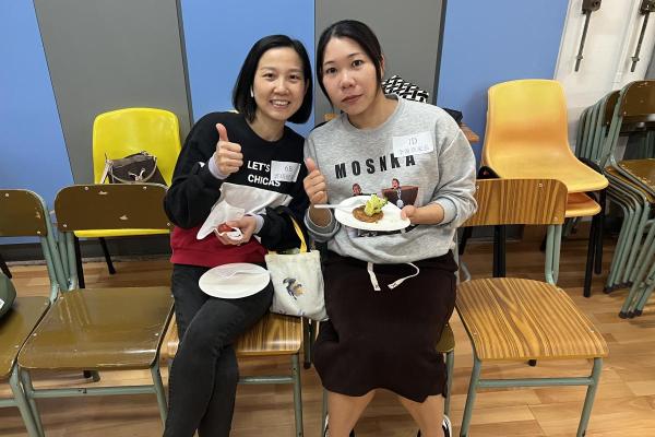 Parents of students from different levels got to know each other and built friendships through the "Three Friends Binbingo" game. Teachers and parents enjoyed refreshments while sharing and exchanging valuable parenting tips.