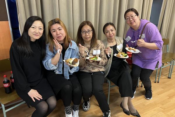 Teachers and parents enjoyed refreshments while sharing and exchanging valuable parenting tips.