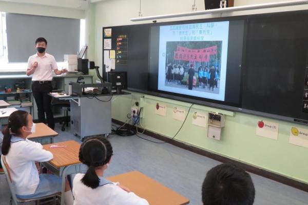 Teachers explained the origins and significance of the May Fourth Movement.