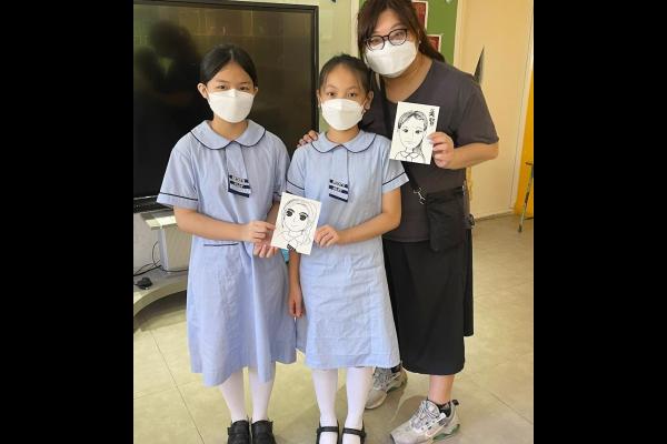 老師和同學將作品贈送畫中人!