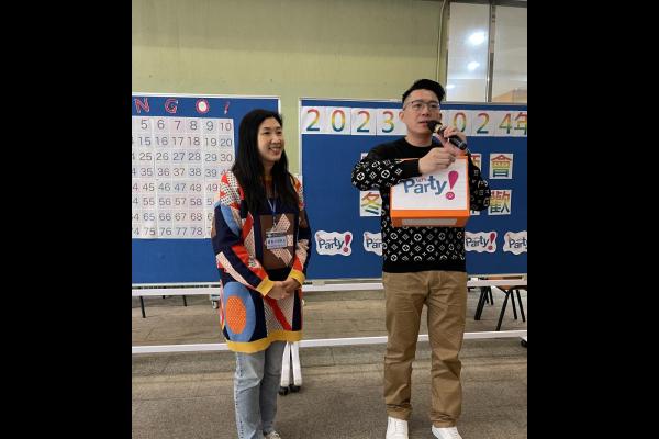 At the Poon Choi feast, the PTA also arranged a Bingo game session and invited Principal Leung as the prize draw guest – adding even more excitement!